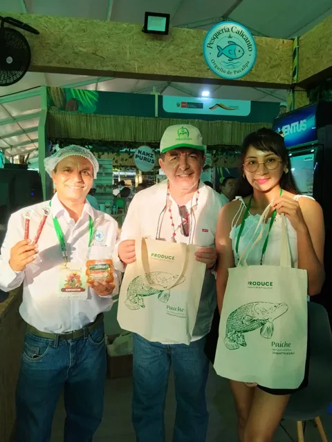 Presentación de nuestros productos a los visitantes de la feria.
